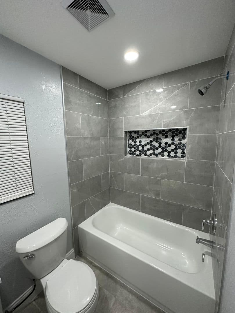 Jacksonville House: 2511 Market St Unit B