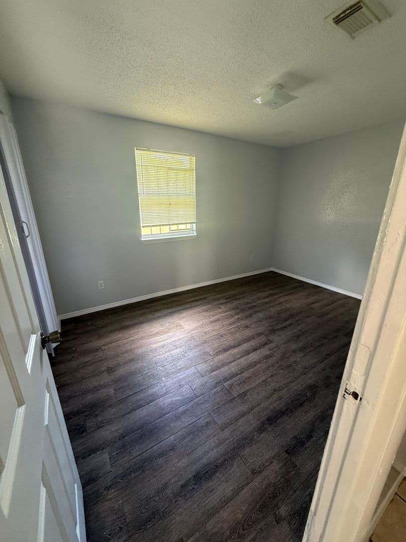 Jacksonville Apartment: 3997 Leonnie Rd #1-4