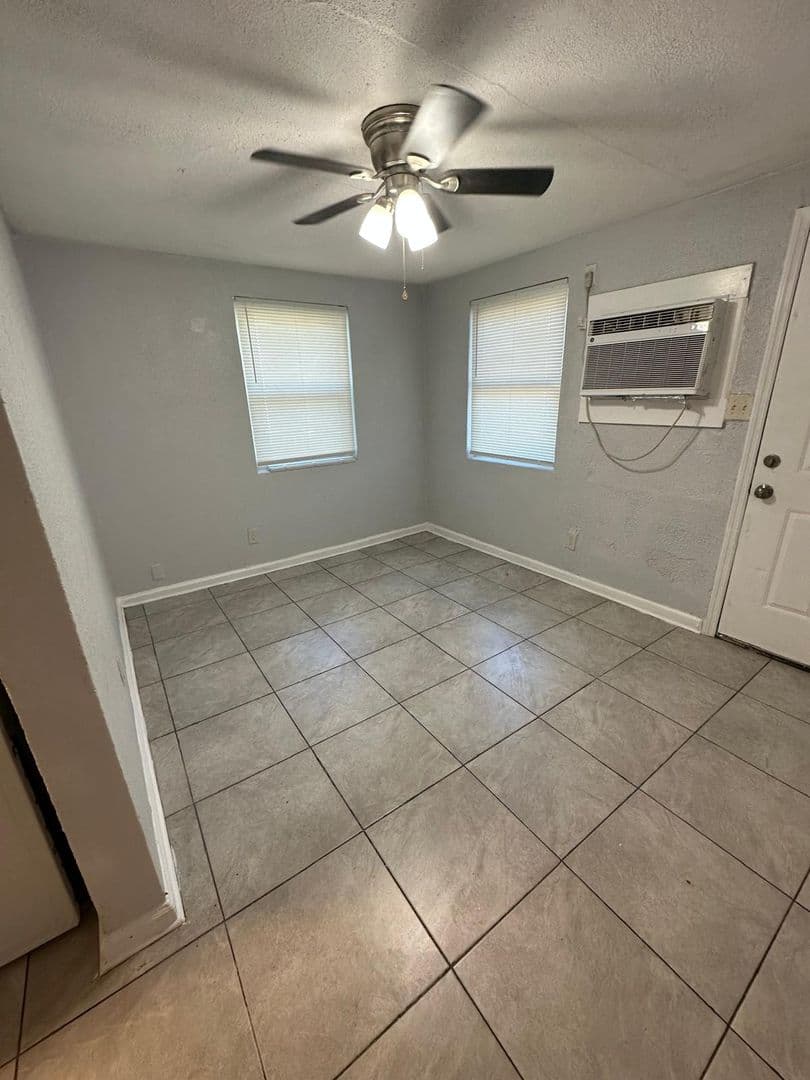 Jacksonville Apartment: 2114/2116 Brooklyn Rd.
