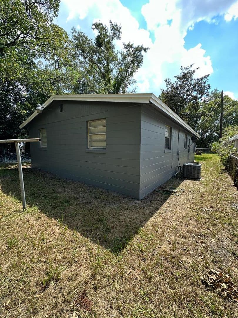 Jacksonville House: 1981 Hardee St.