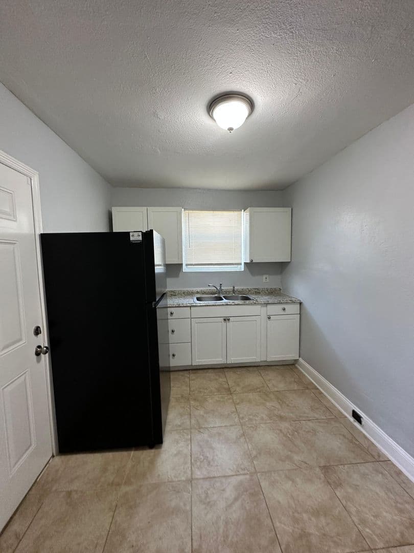 Jacksonville Apartment: 1024 W 8th St.