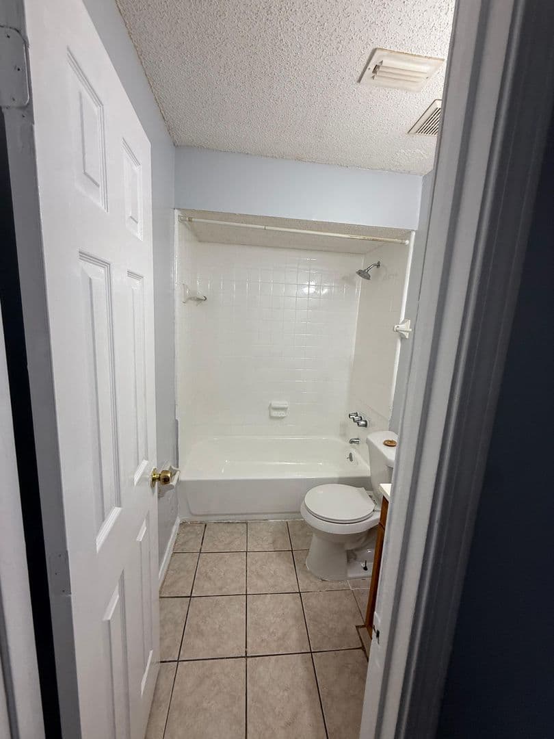 Jacksonville Apartment: 3997 Leonnie Rd #1-4