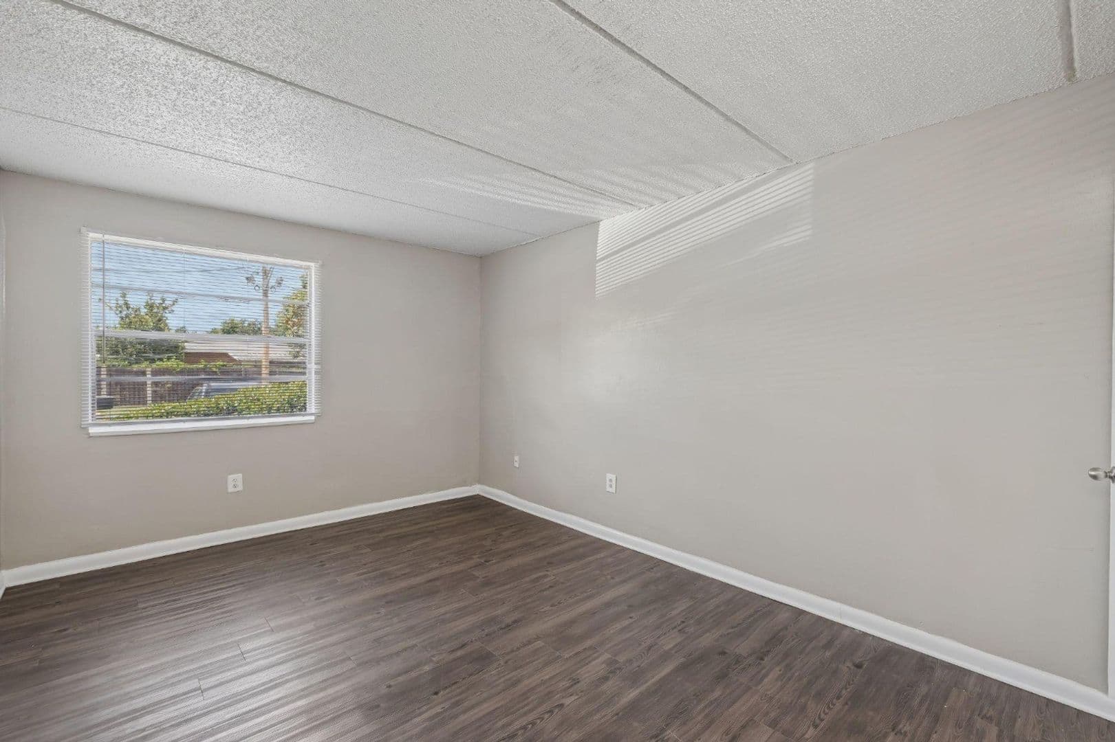 Jacksonville Apartment: 2401 Jammes Road