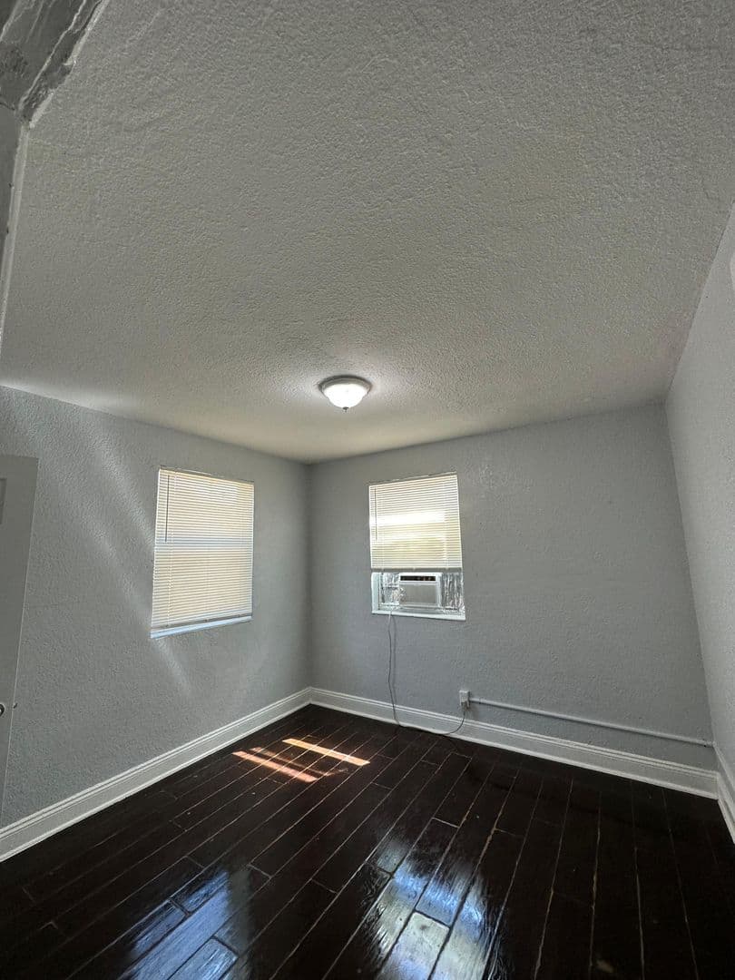 Jacksonville Apartment: 1024 W 8th St.