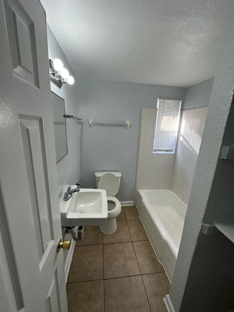 Jacksonville Apartment: 1803/1805 W 44th. St.