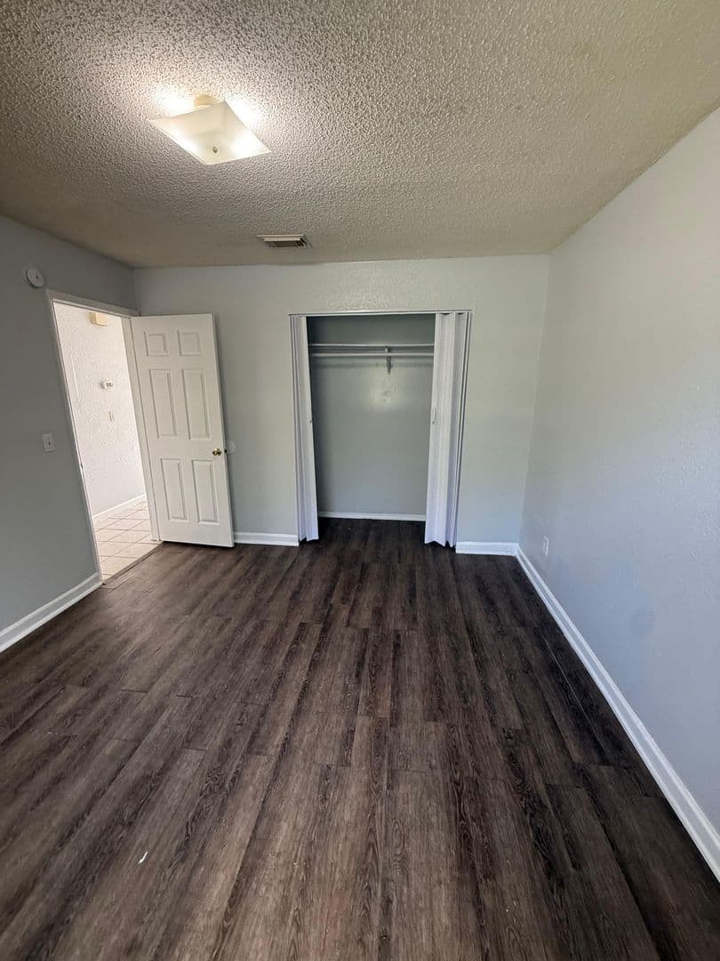 Jacksonville Apartment: 3997 Leonnie Rd #1-4