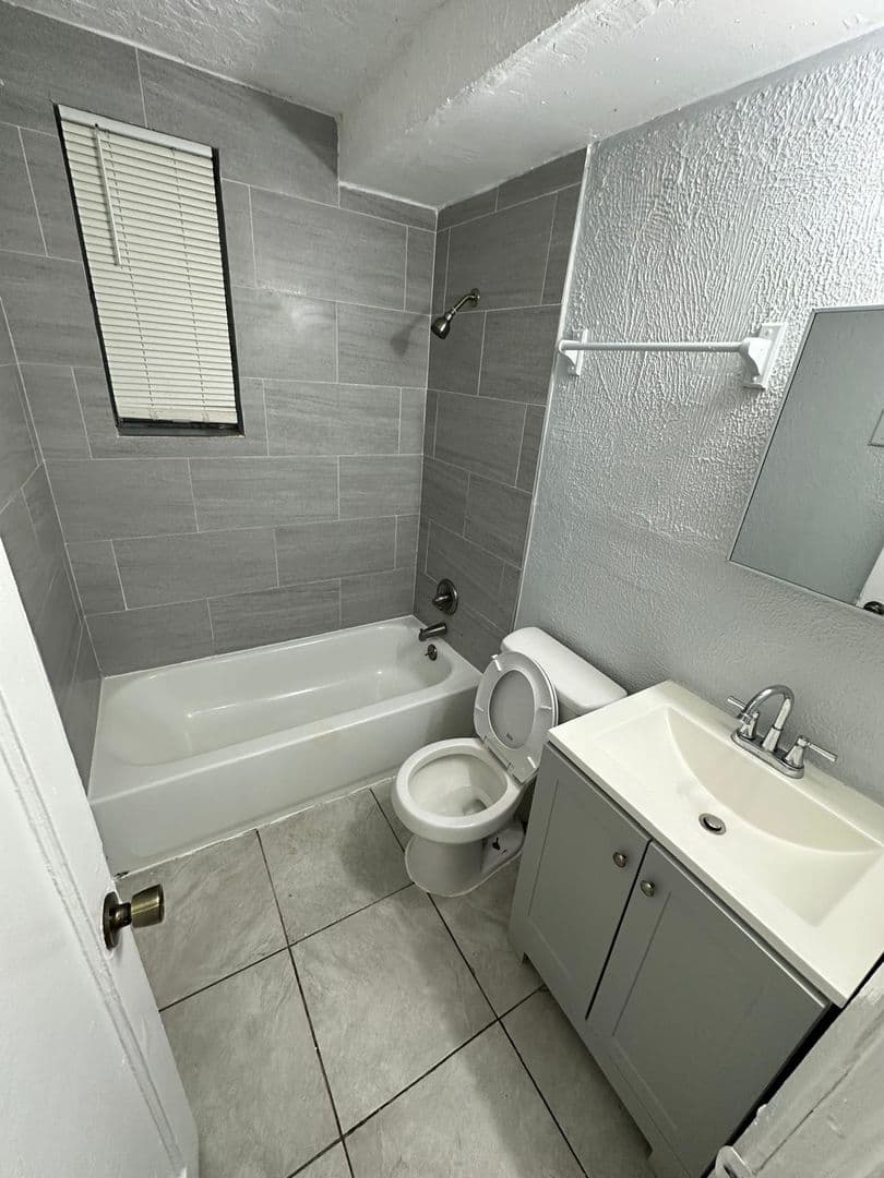Jacksonville Apartment: 1364 Harrison St.