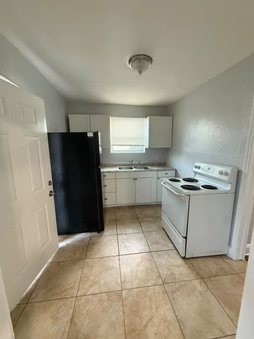 Jacksonville Apartment: 1024 W 8th St.
