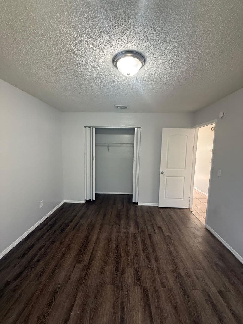 Jacksonville Apartment: 3997 Leonnie Rd #1-4