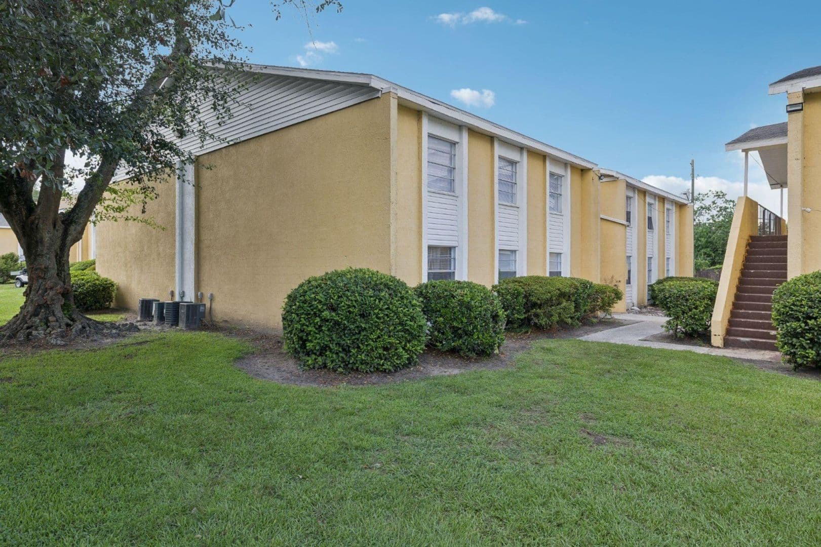 Jacksonville Apartment: 2401 Jammes Road