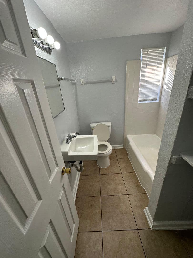 Jacksonville Apartment: 1803/1805 W 44th. St.