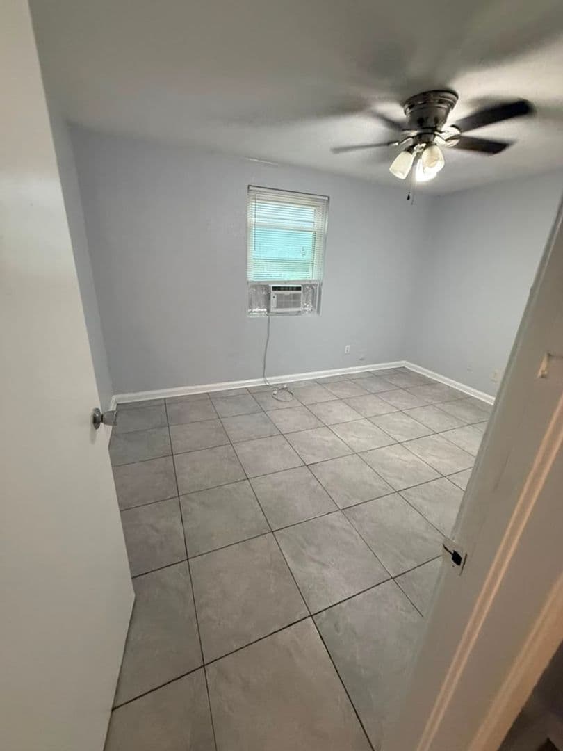 Jacksonville Apartment: 2114/2116 Brooklyn Rd.