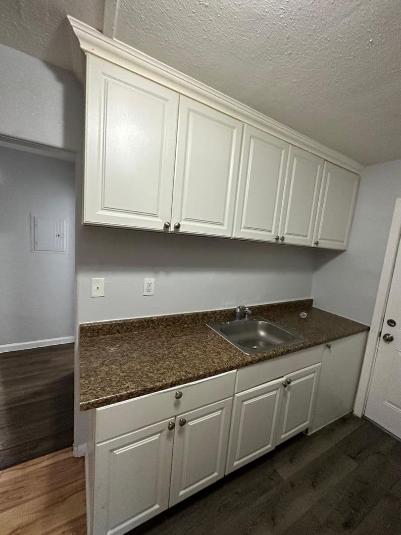 Jacksonville Apartment: 1012-1014 W 8th