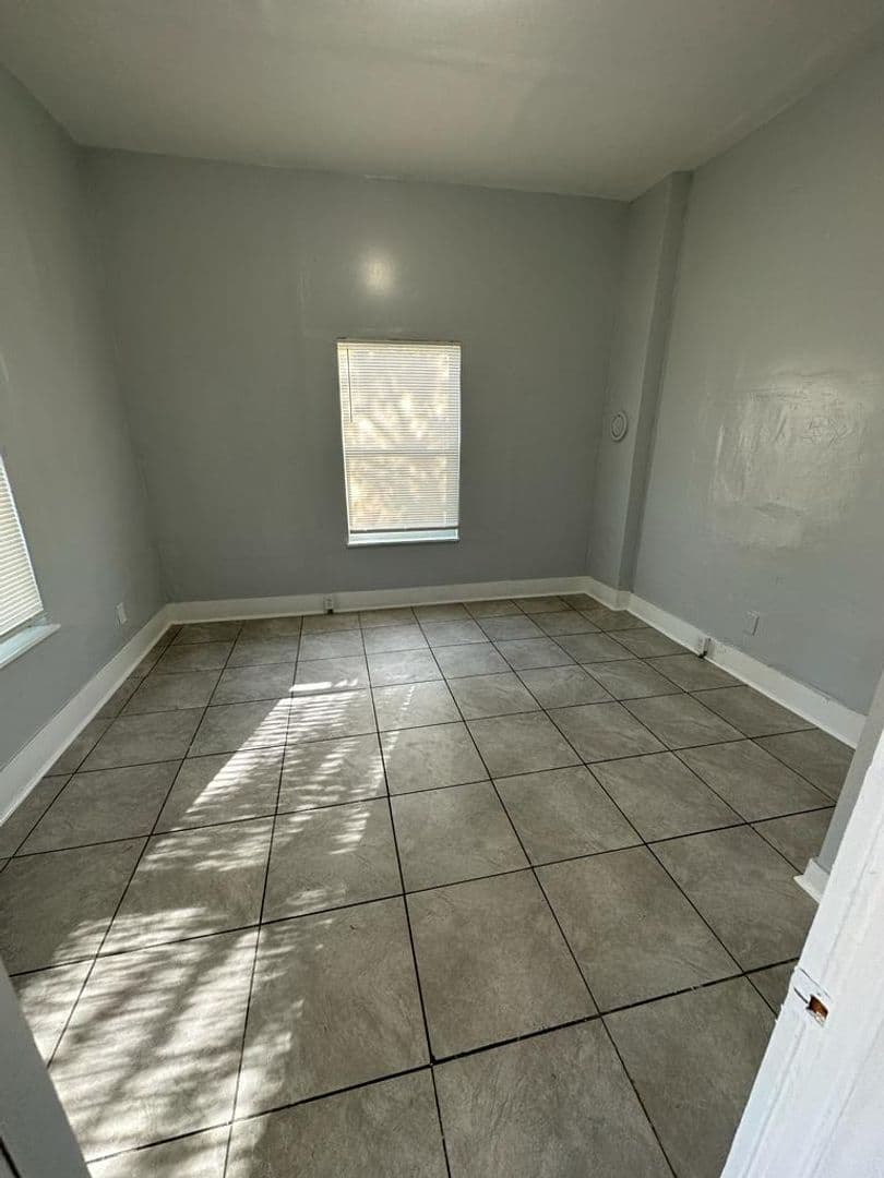 Jacksonville House: 2176 Kingston St