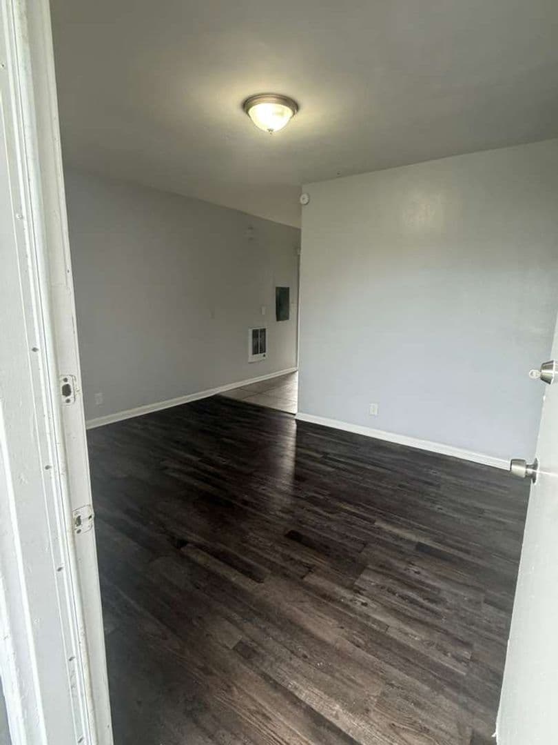 Jacksonville Apartment: 1305 W 6th St #1-4