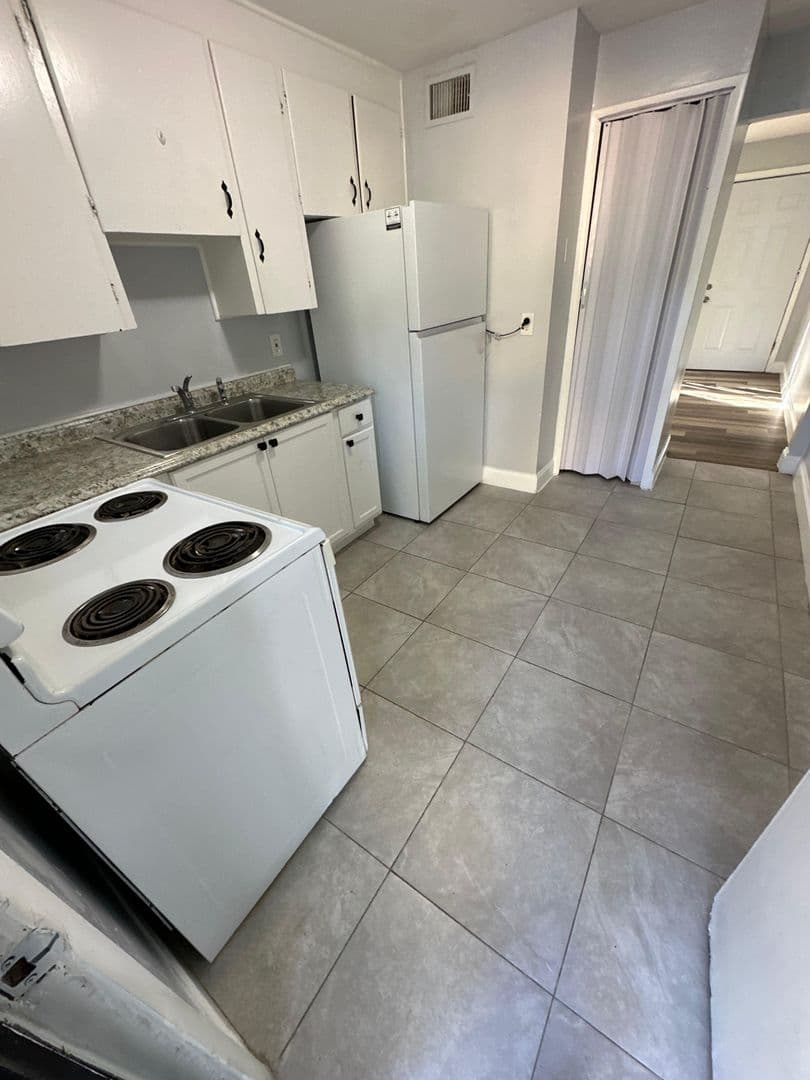 Jacksonville Apartment: 3805 Fairfax St