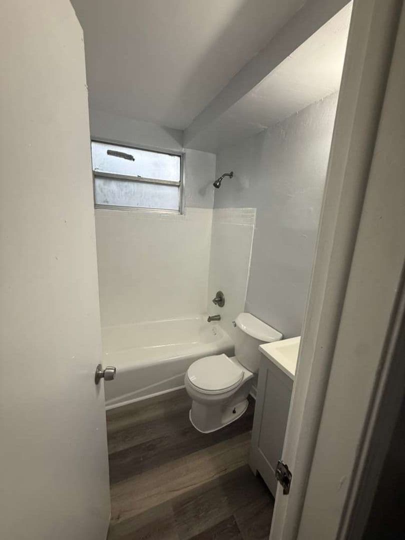 Jacksonville Apartment: 1305 W 6th St #1-4