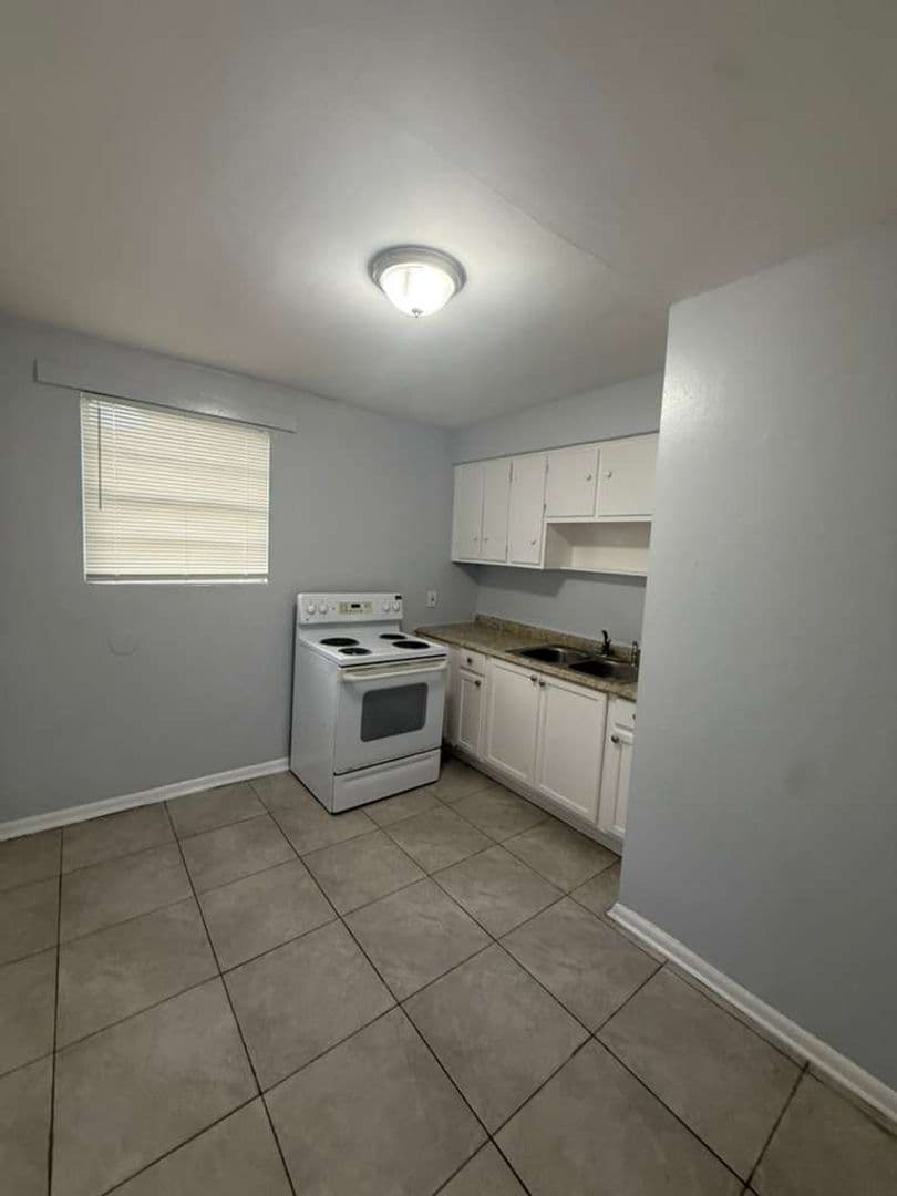 Jacksonville Apartment: 1305 W 6th St #1-4