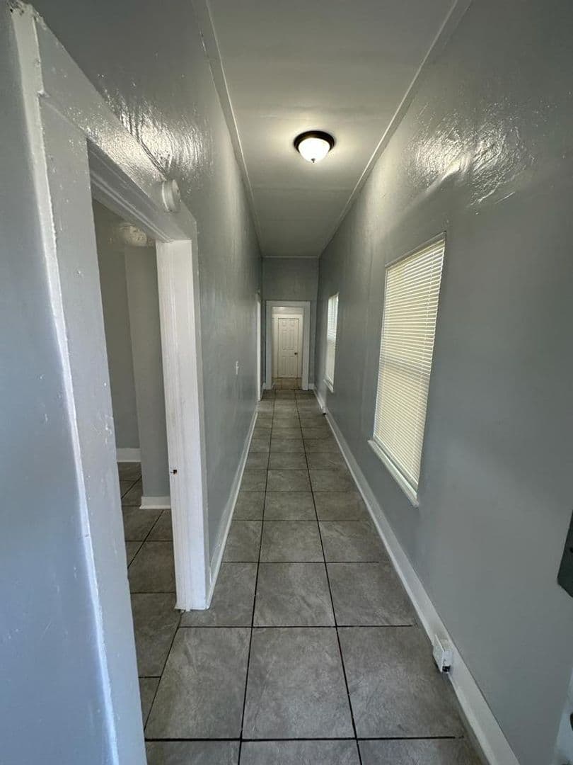 Jacksonville House: 2176 Kingston St