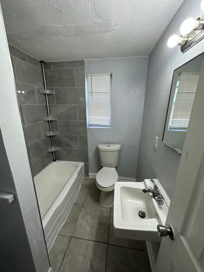 Jacksonville Apartment: 2114/2116 Brooklyn Rd.