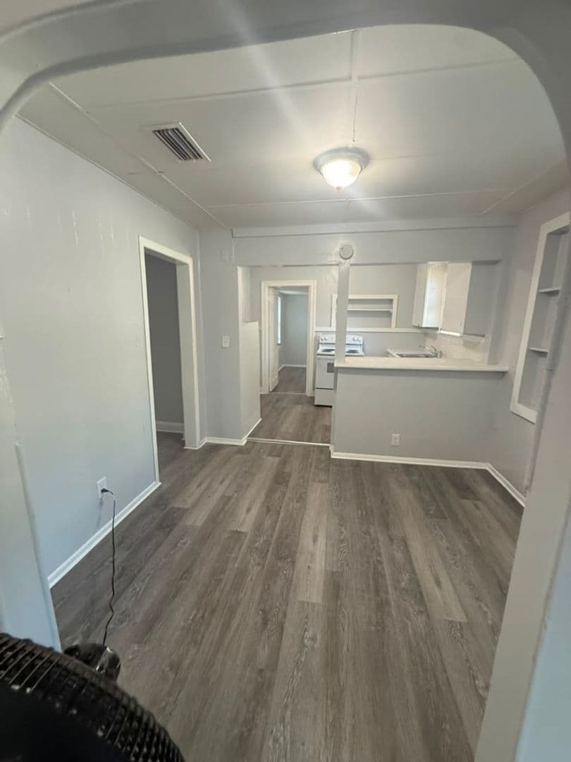 Jacksonville House: 1137 E 18th