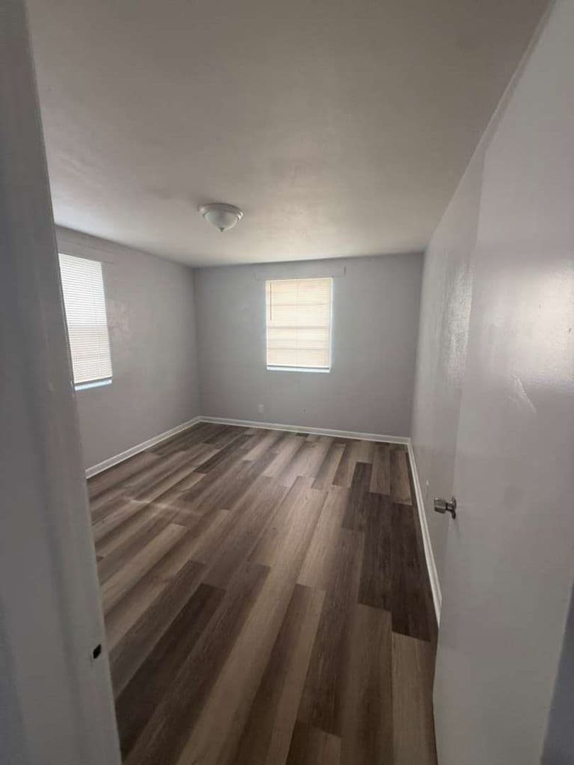 Jacksonville Apartment: 1305 W 6th St #1-4
