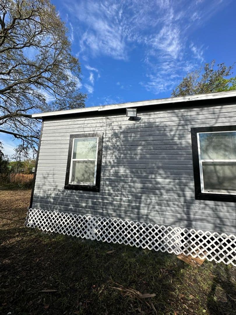 Jacksonville House: 2176 Kingston St