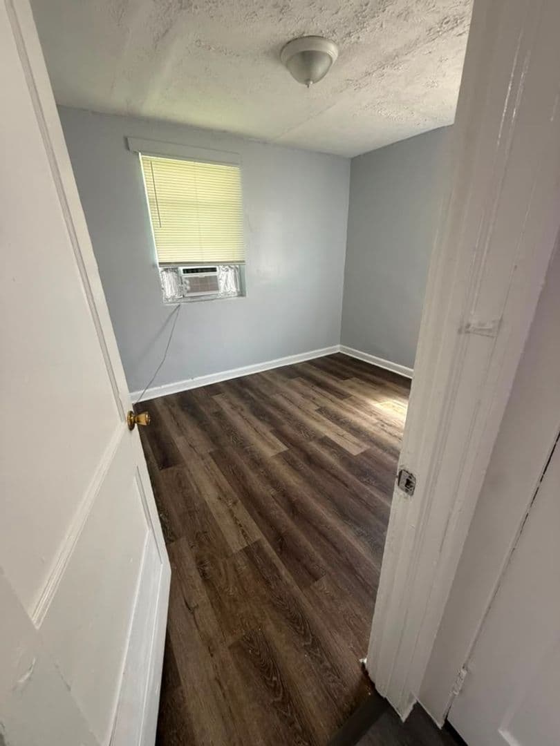 Jacksonville Apartment: 1923-1925 Ella St