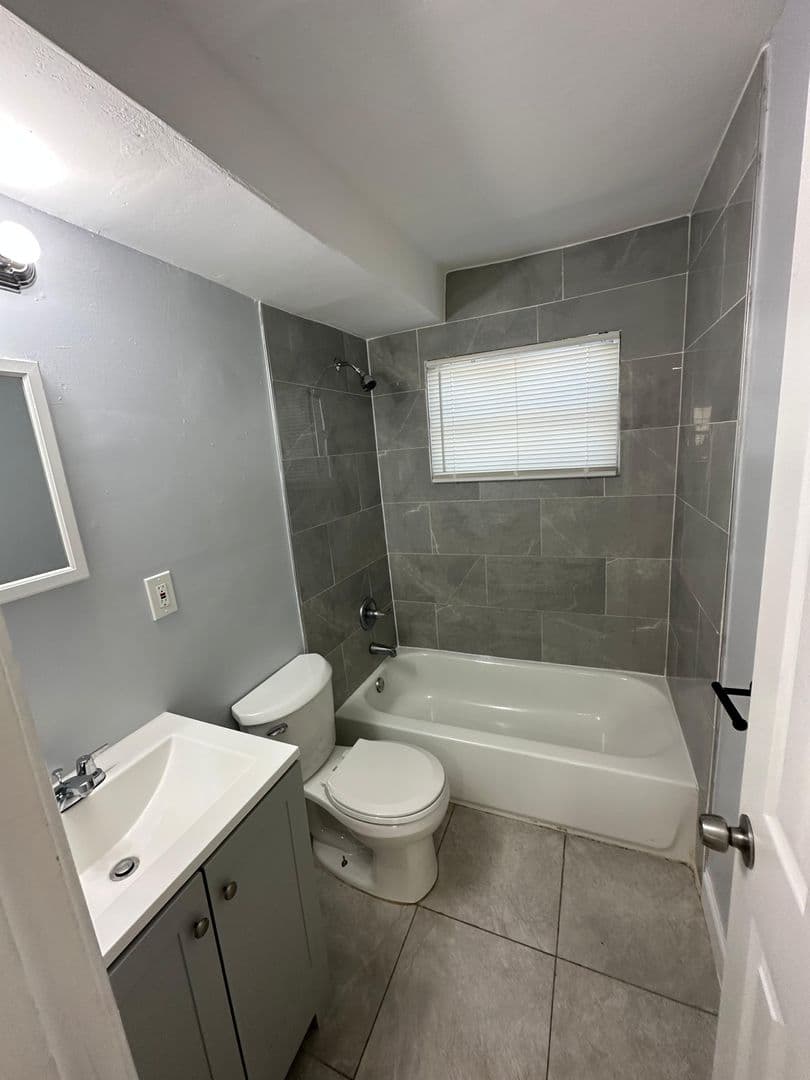 Jacksonville Apartment: 3805 Fairfax St