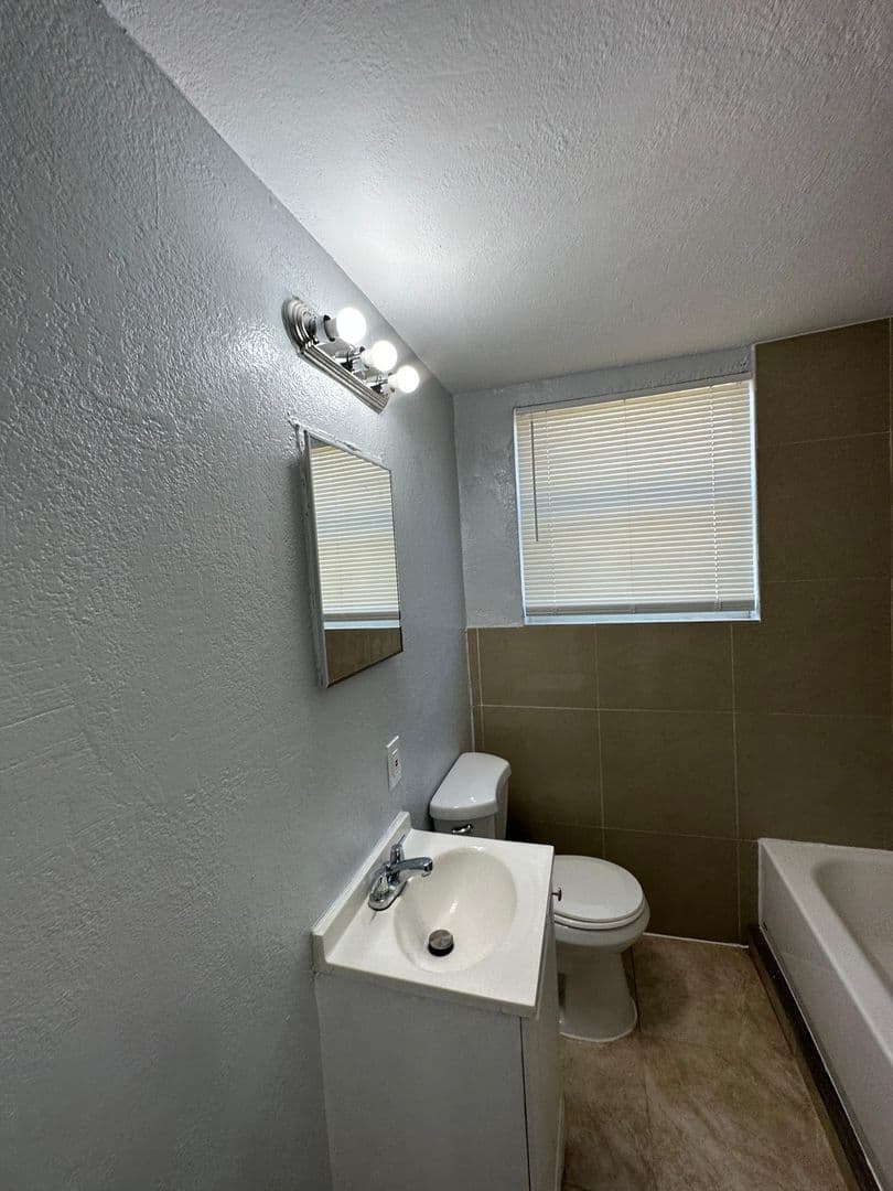 Jacksonville Apartment: 1024 W 8th St.
