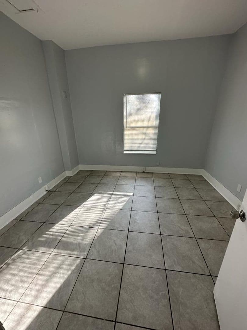 Jacksonville House: 2176 Kingston St