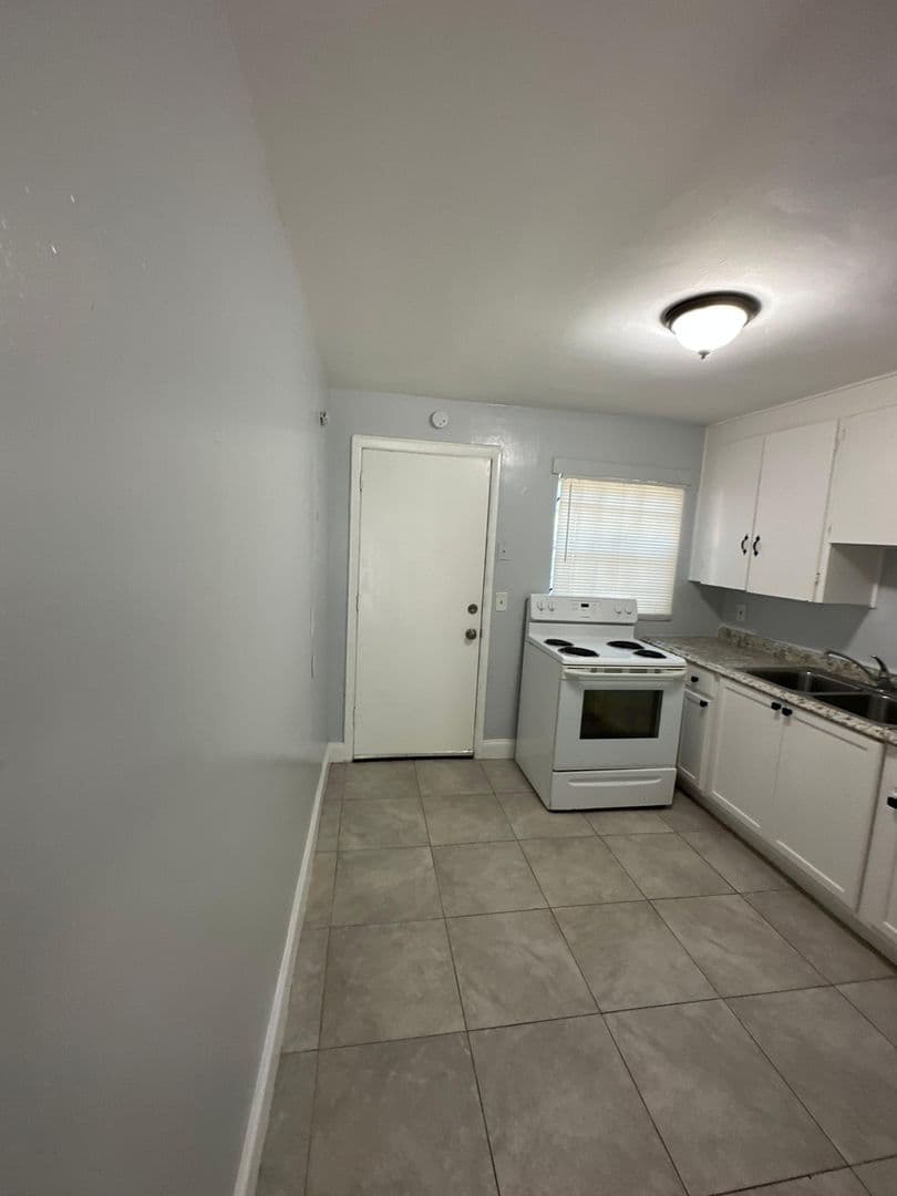 Jacksonville Apartment: 3805 Fairfax St