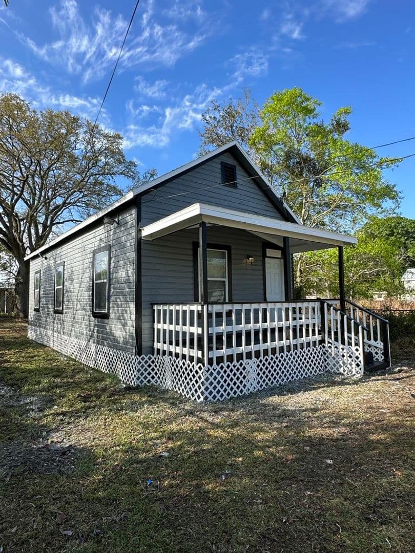 Jacksonville House: 2176 Kingston St