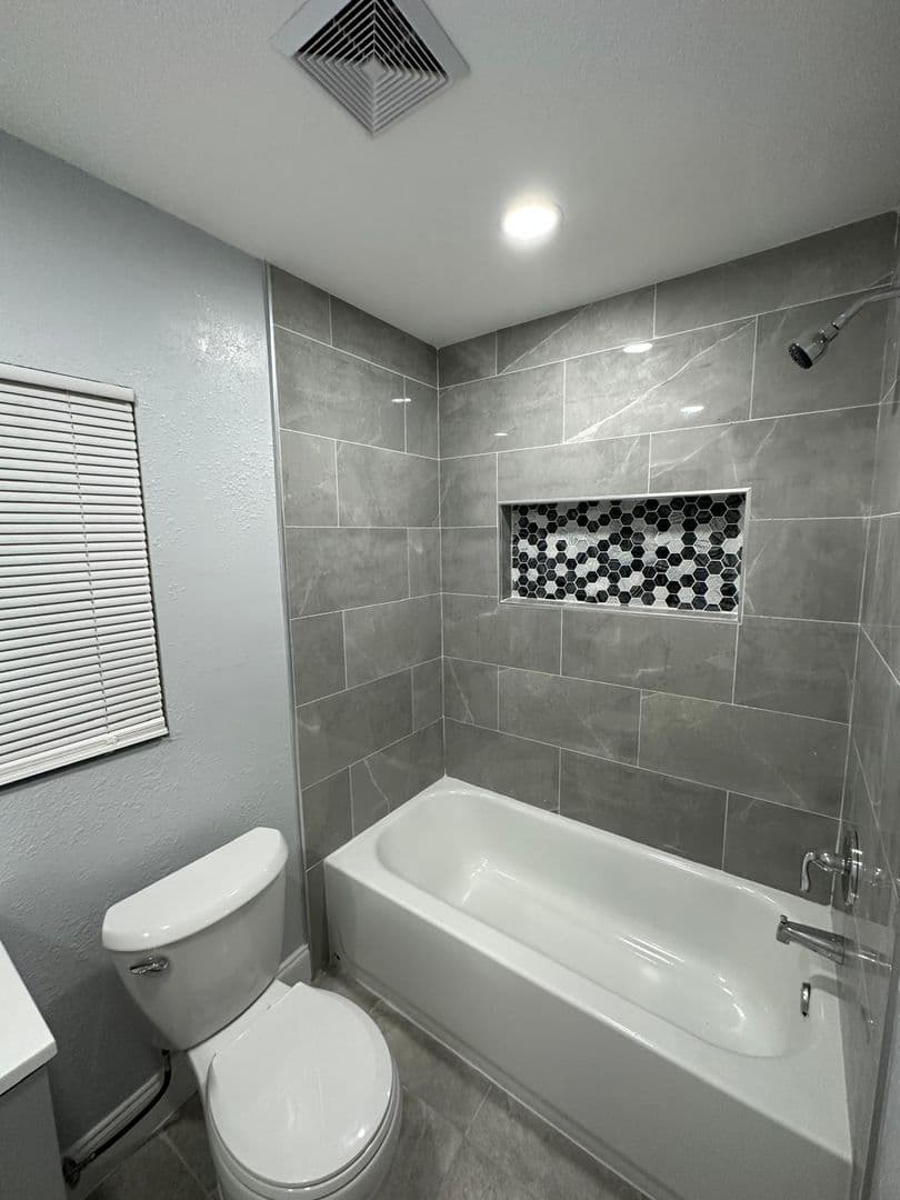 Jacksonville House: 2511 Market St Unit B