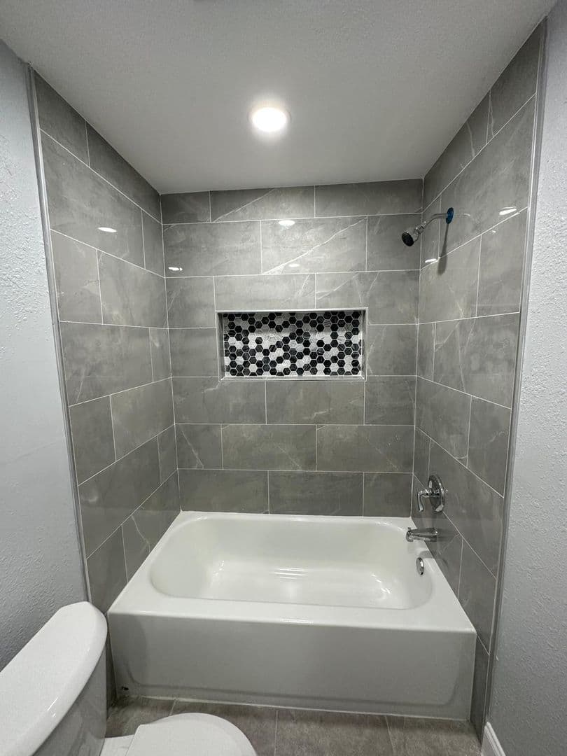 Jacksonville House: 2511 Market St Unit B