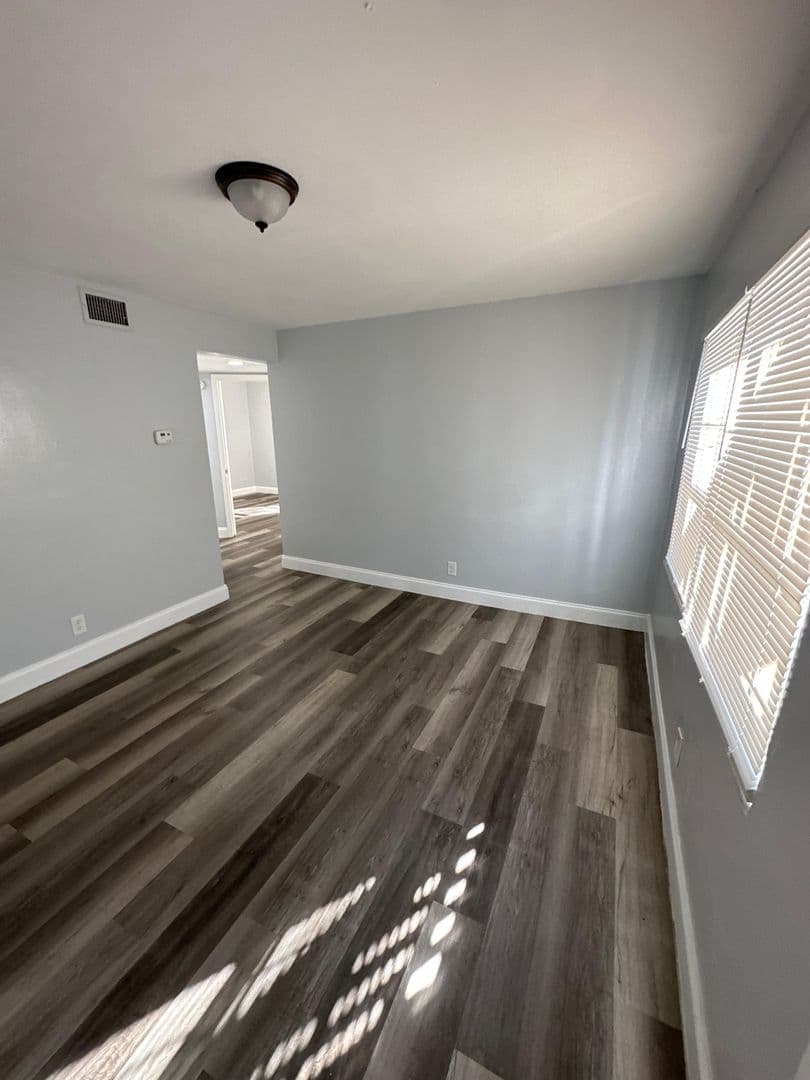Jacksonville Apartment: 3805 Fairfax St