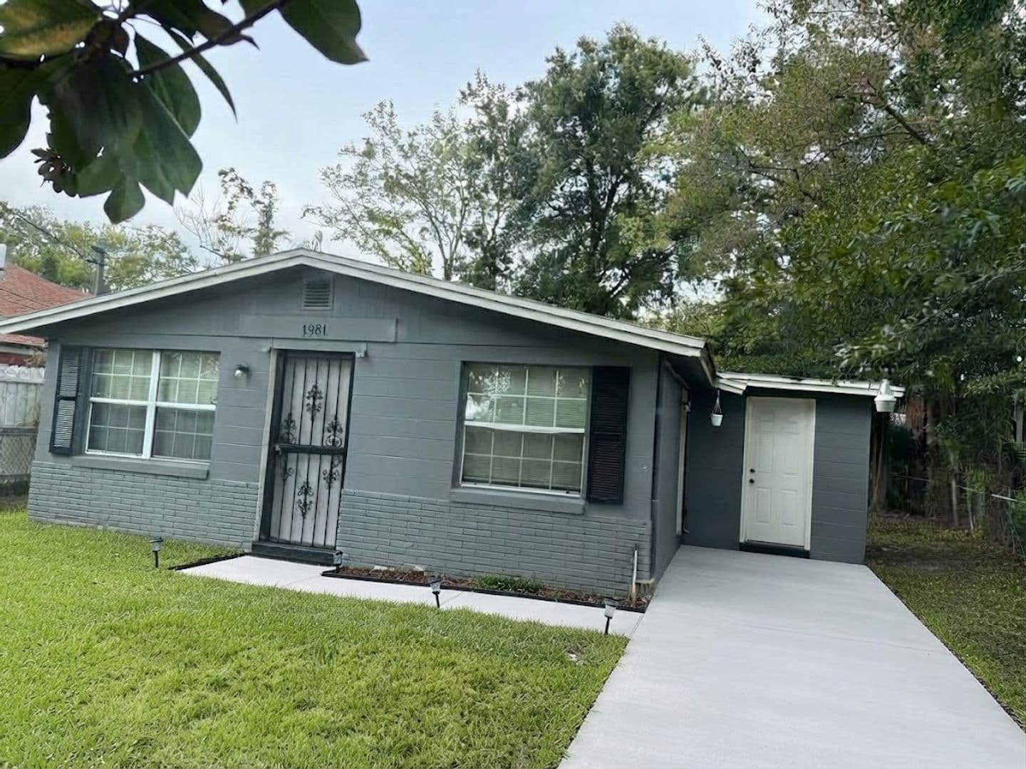 Jacksonville House: 1981 Hardee St.