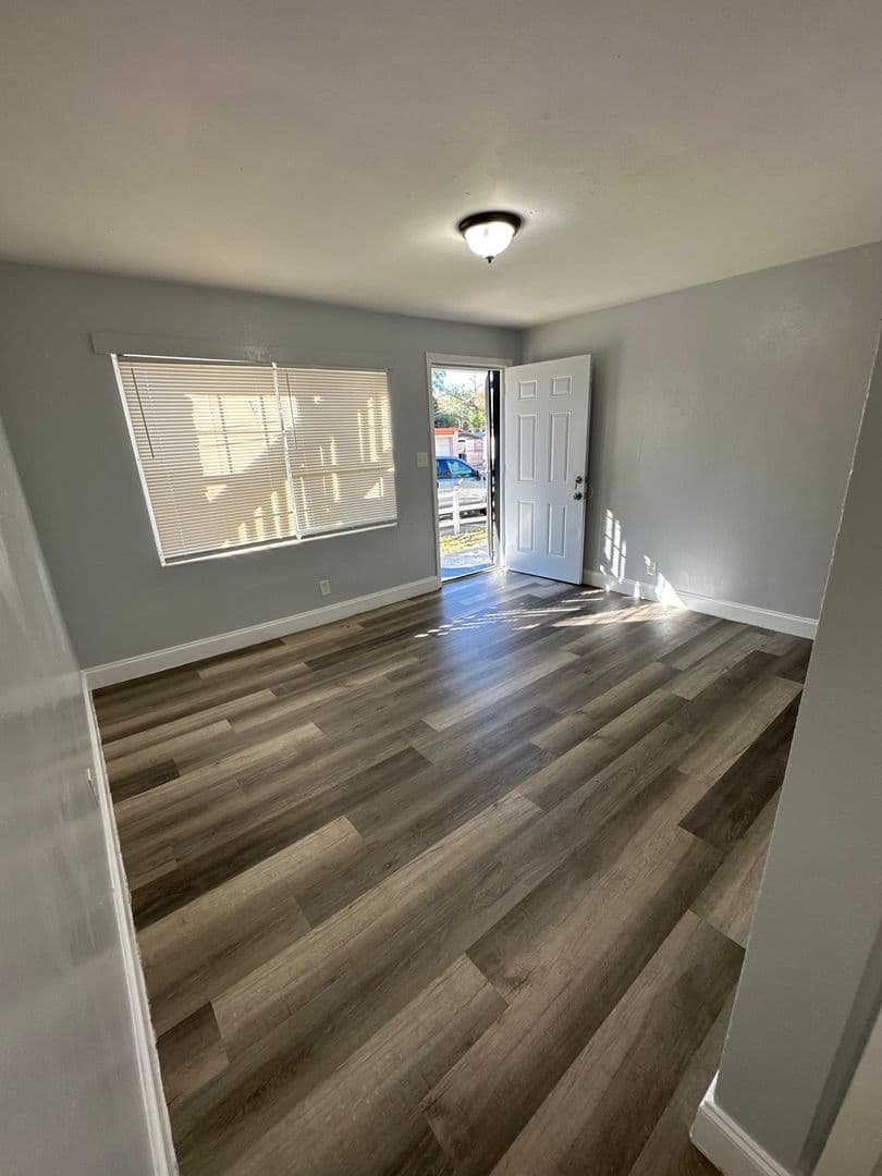 Jacksonville Apartment: 3805 Fairfax St
