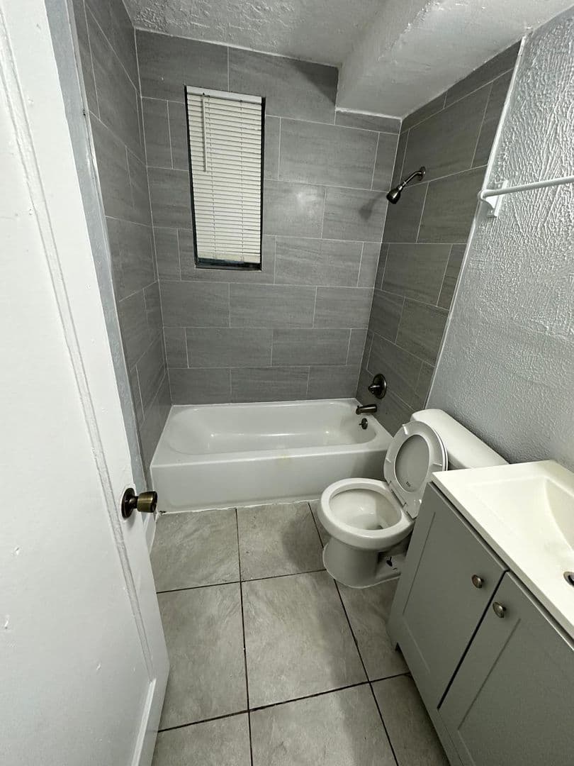 Jacksonville Apartment: 1364 Harrison St.
