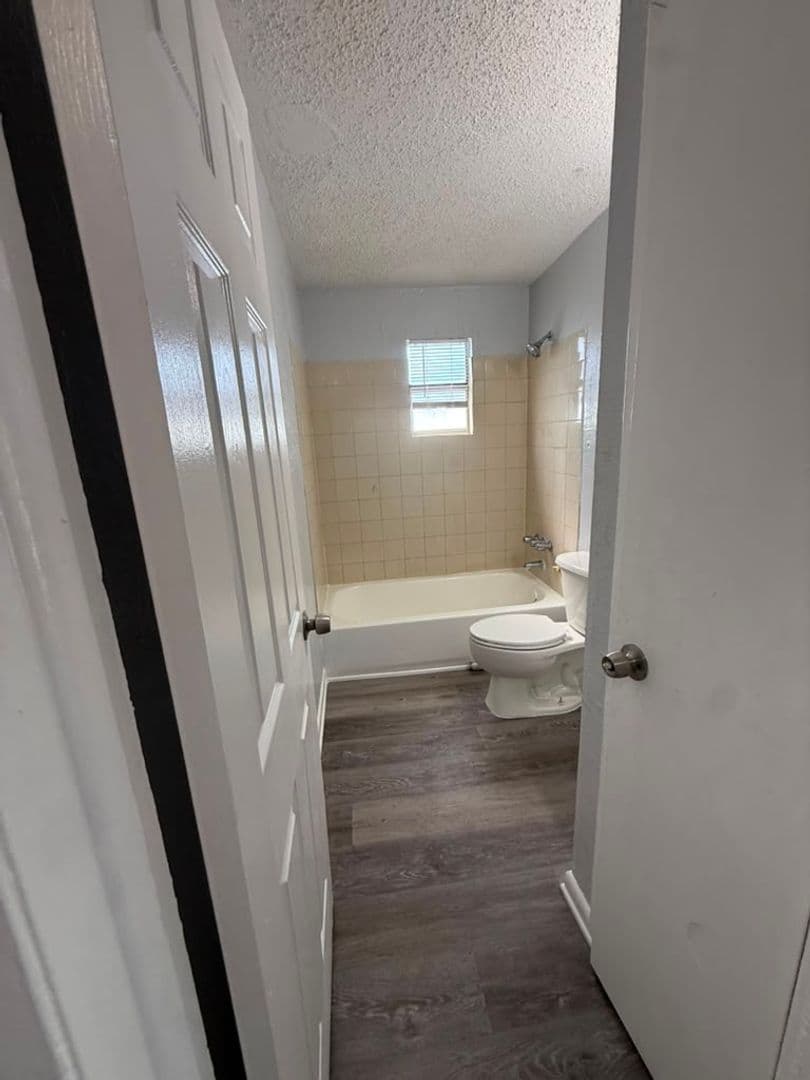 Jacksonville Apartment: 1650-1652 Windle St