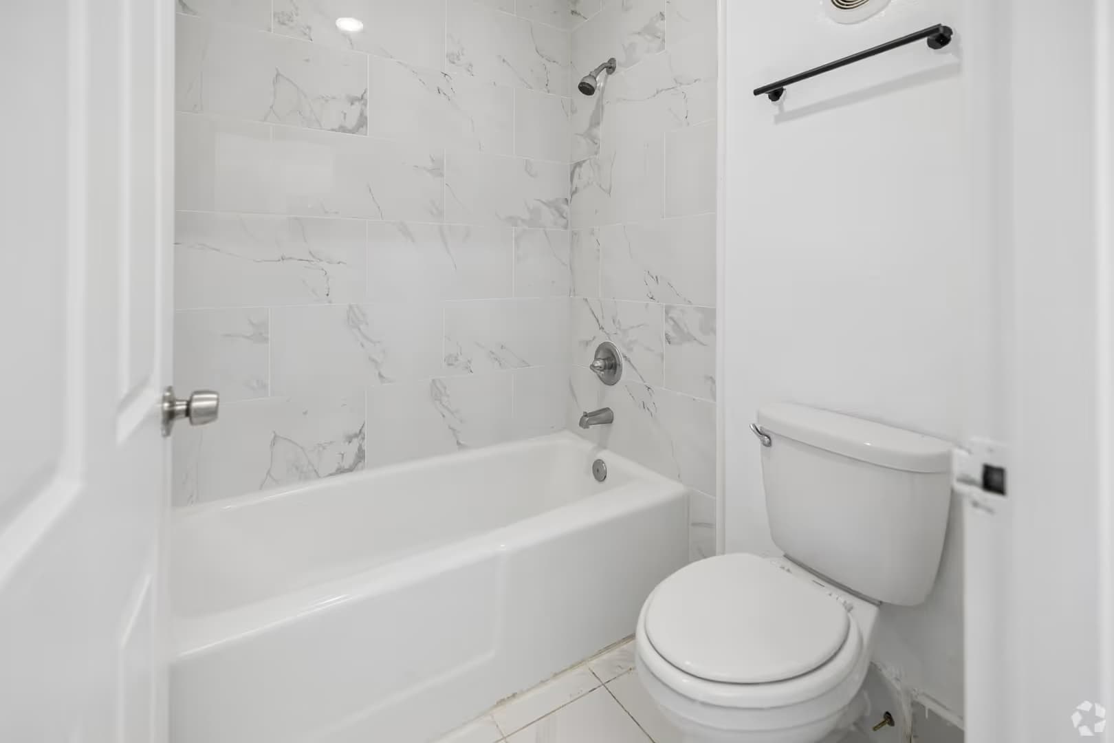 Jacksonville Apartment: 1057 Broward Rd.