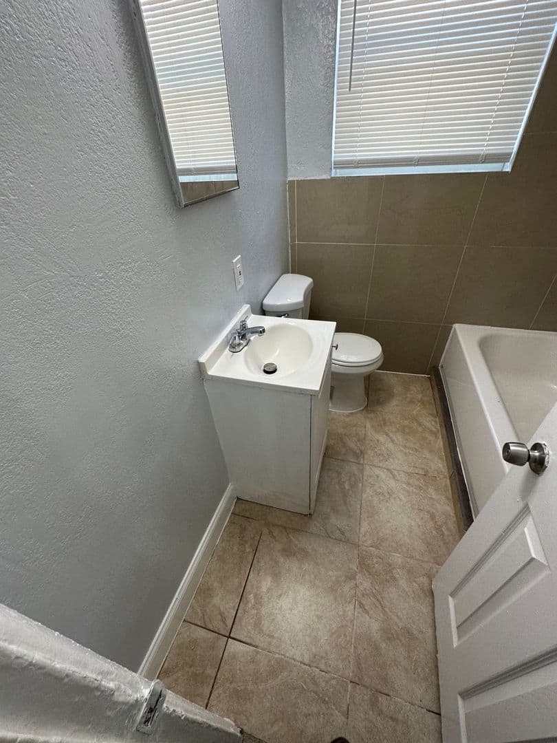 Jacksonville Apartment: 1024 W 8th St.