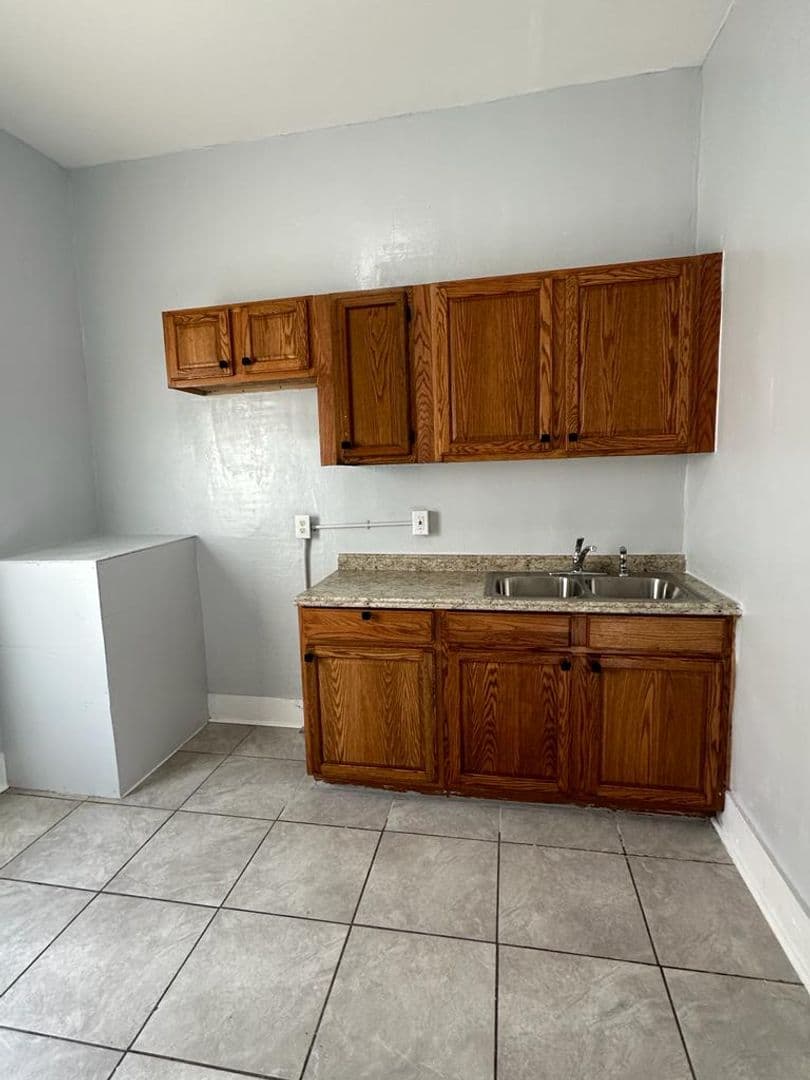 Jacksonville House: 2176 Kingston St