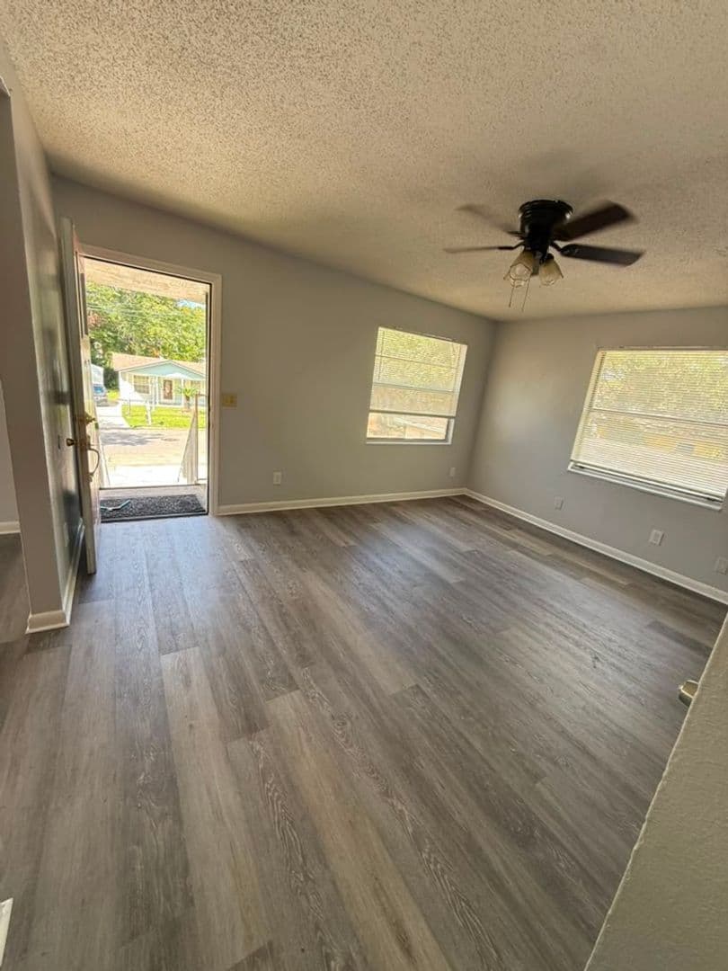 Jacksonville Apartment: 1650-1652 Windle St