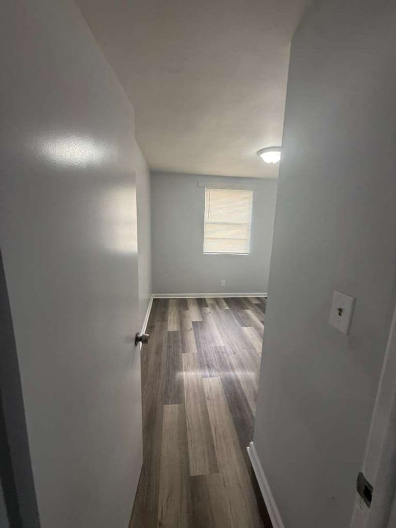 Jacksonville Apartment: 1305 W 6th St #1-4