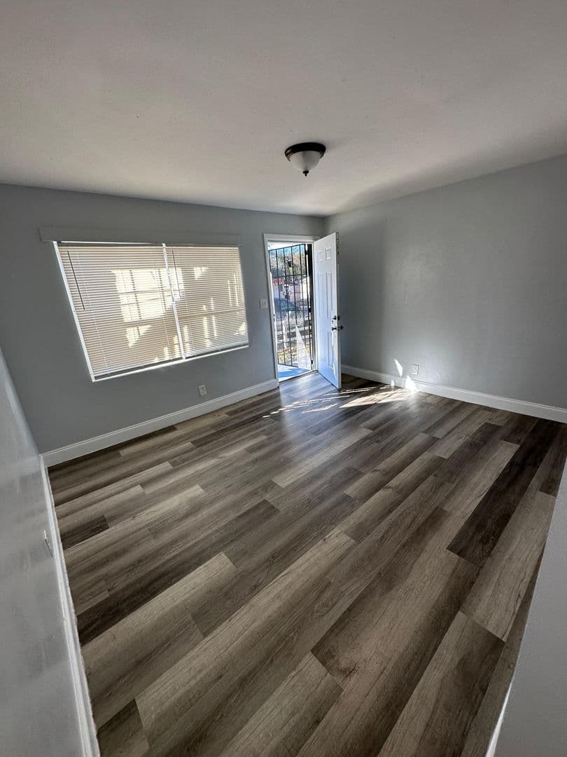 Jacksonville Apartment: 3805 Fairfax St