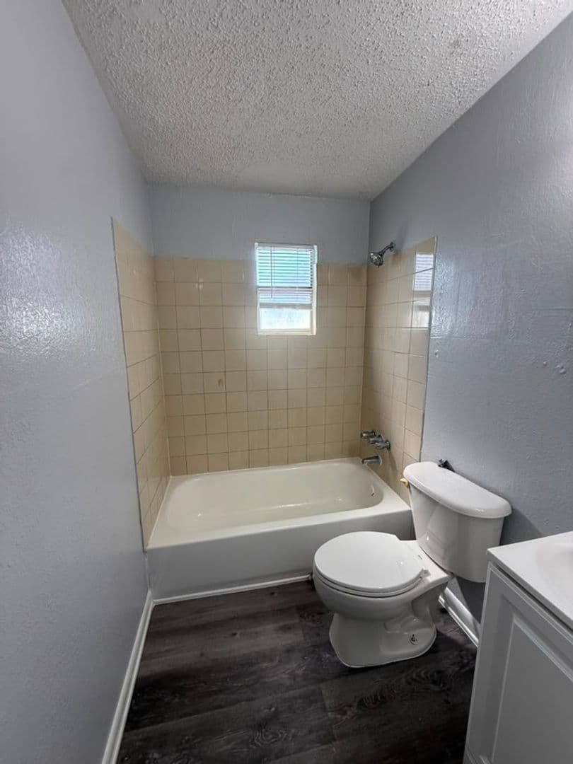 Jacksonville Apartment: 1650-1652 Windle St