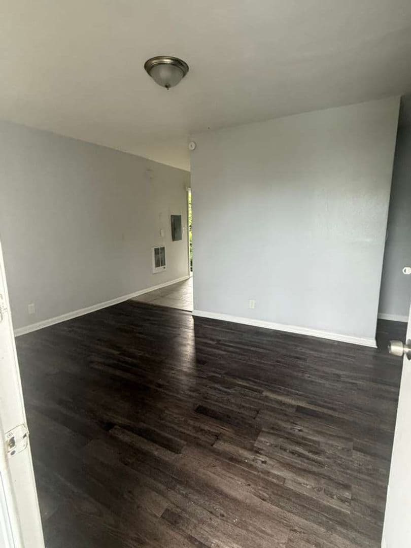 Jacksonville Apartment: 1305 W 6th St #1-4
