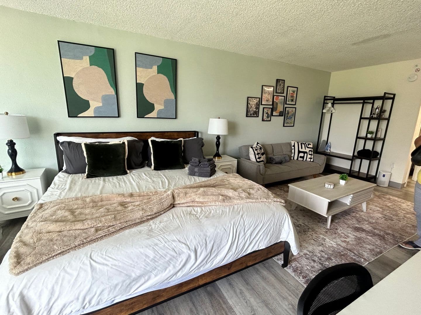 Jacksonville Apartment: 1057 Broward Rd.