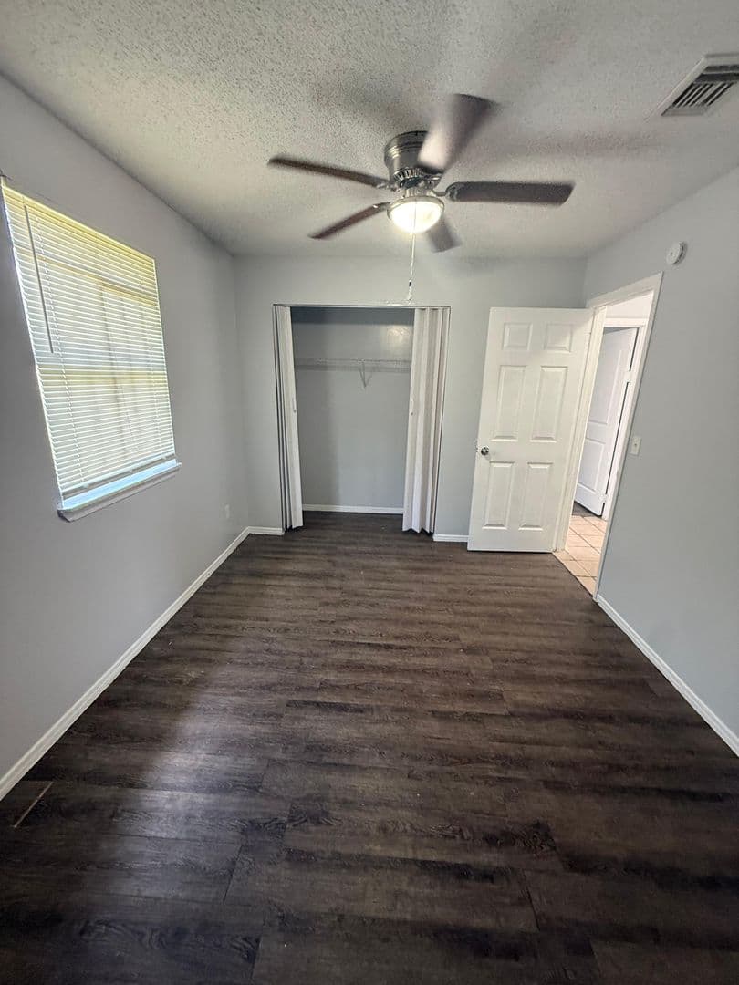 Jacksonville Apartment: 3997 Leonnie Rd #1-4
